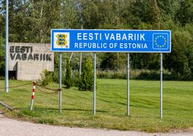 Roadside border sign marking the entrance to the Republic of Estonia
