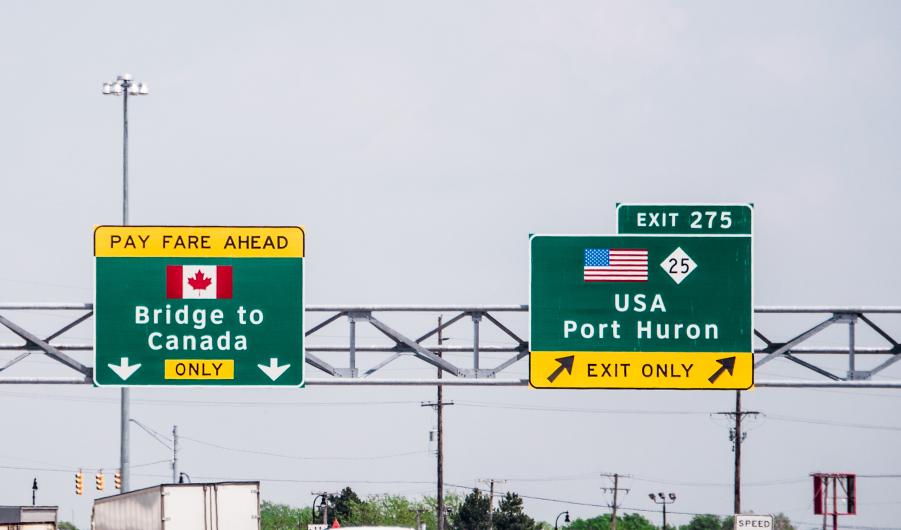 Road to Canadian border