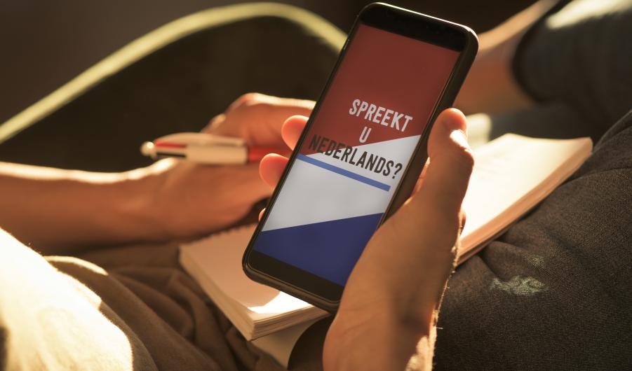 Text do you speak Dutch in a smartphone 