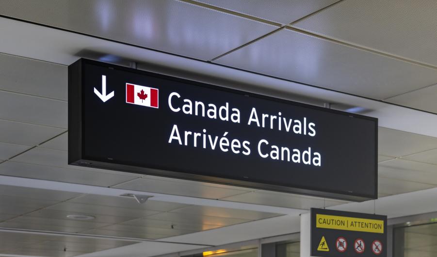 Airport signs in English and French